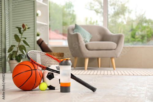 Sports water bottle with ra...