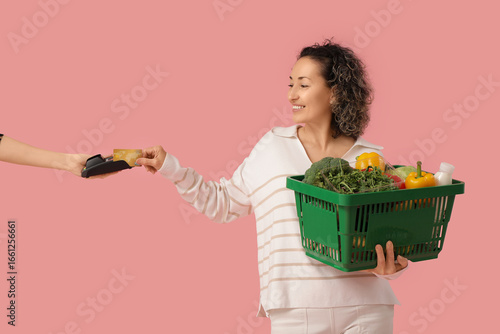 Mature woman with full shop...