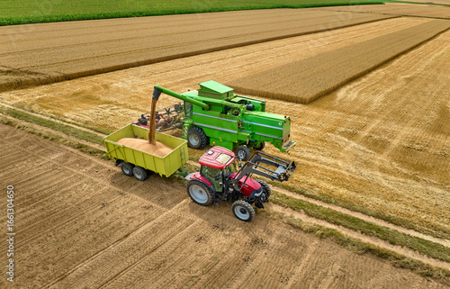 combine harvester harvestin...