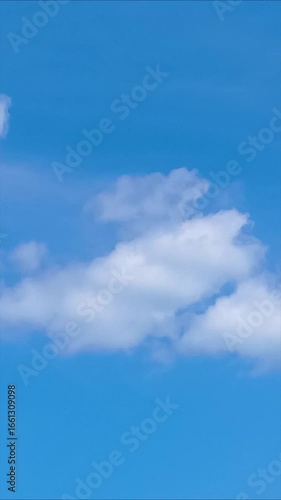 流れる雲と青空のタイムラプス　夏　8月