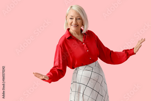 Beautiful mature woman danc...