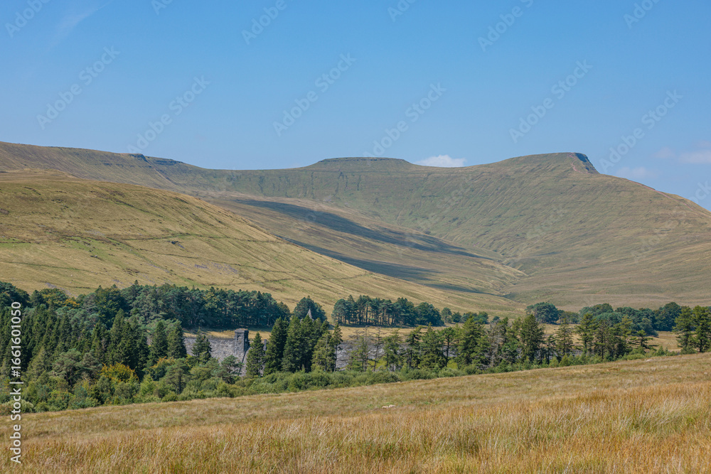 Obraz premium Upper Neuadd Reservoir in Bannau Brycheiniog National Park, Brecon Beacons in South Wales