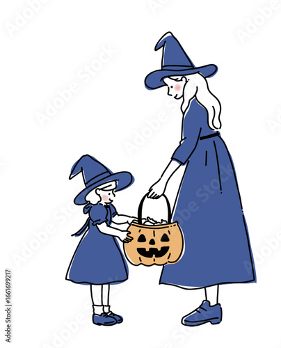 ハロウィンのお菓子をもらっている女の子