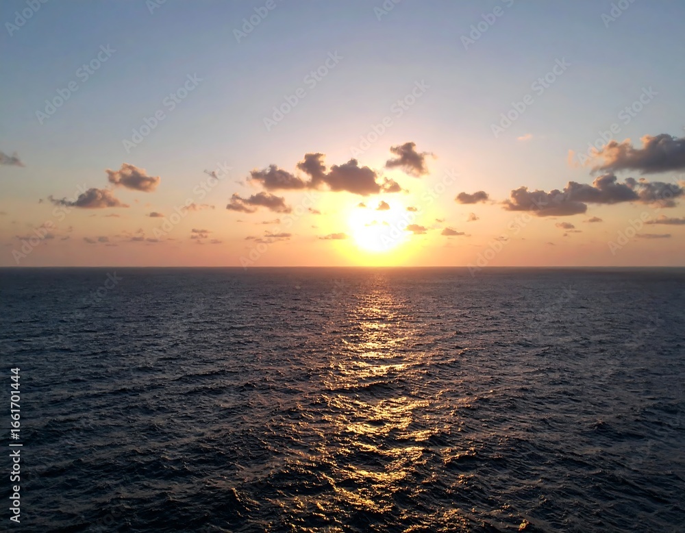 Naklejka premium Sunset over a vast ocean