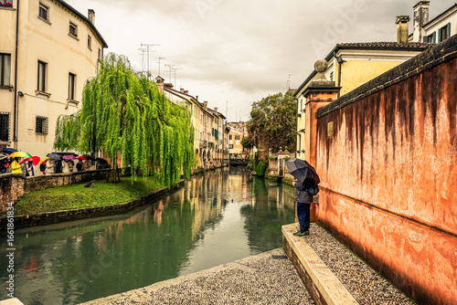 Fototapeta Naklejka Na Ścianę i Meble -  canal in Treviso, Italy