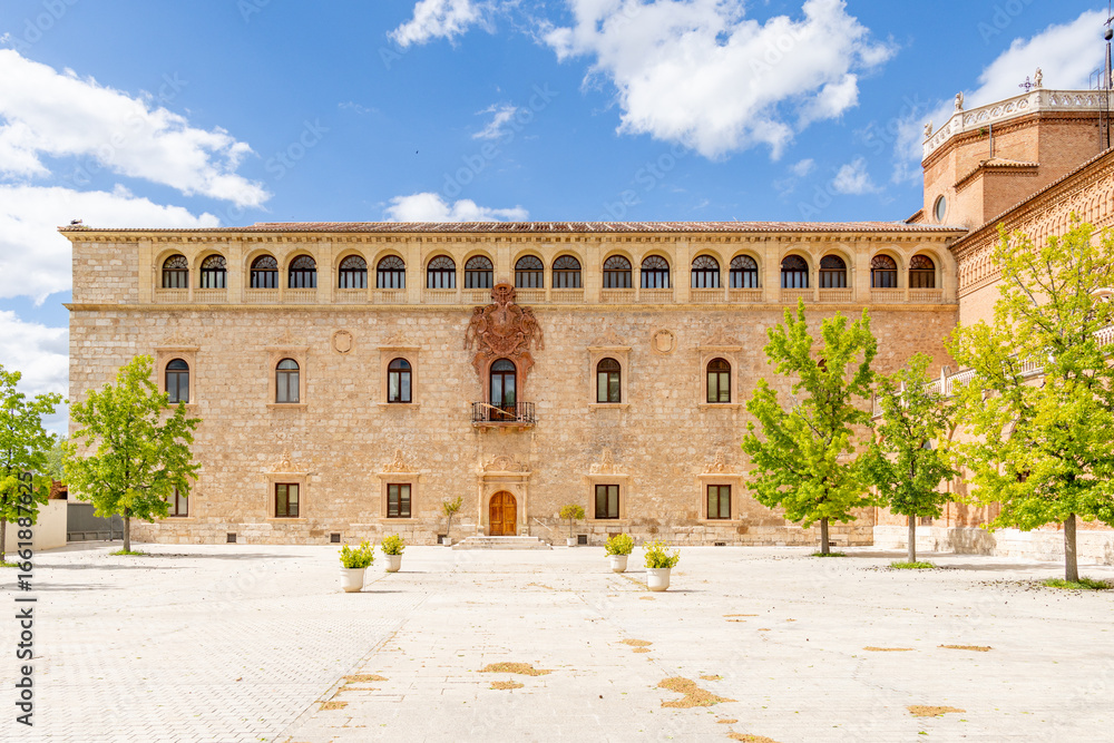 Fototapeta premium Alcala de Henares - May 5, 2025: Classic buildings in the historic center of Madrid, called Alcala de Henares, Spain
