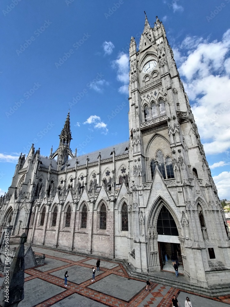 Fototapeta premium Basílica del Voto Nacional in Quito, Ecuador