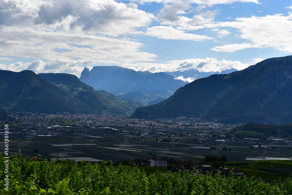 Obraz premium Blick nach Bozen von Hocheppan 