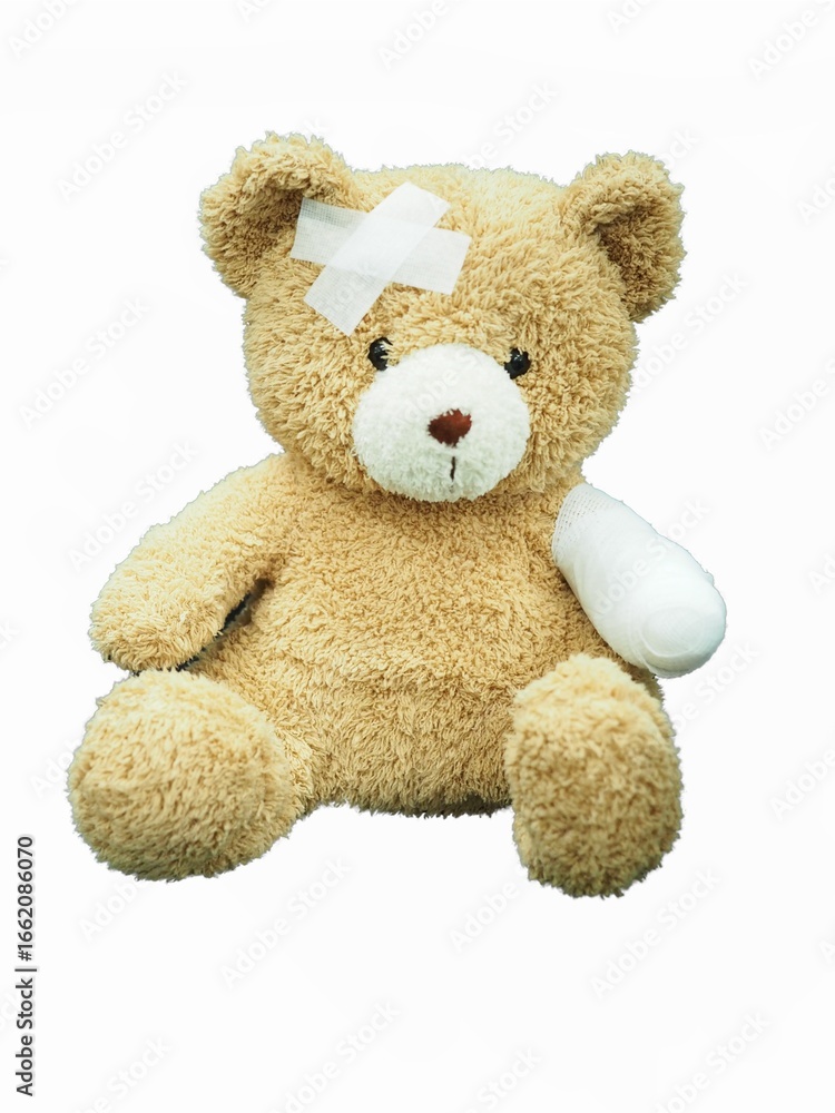 Obraz premium Teddy bear with bandage isolated on white background injury brown teddy bear.