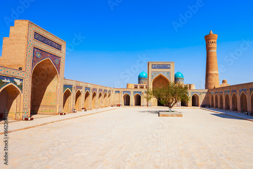 Tableau sur toile Kalyan Minaret and Mosque, Bukhara