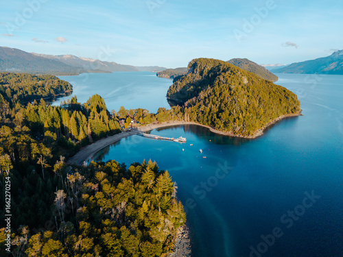 Foto Villa La Angostura en la patagonia y una vista hermosa de la peninsula quetrihue