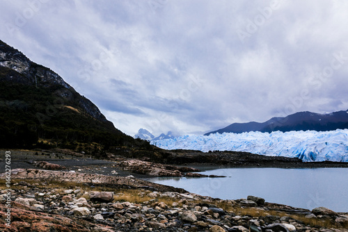 Wallpaper Mural Glaciar Perito Moreno, Argentina. Torontodigital.ca