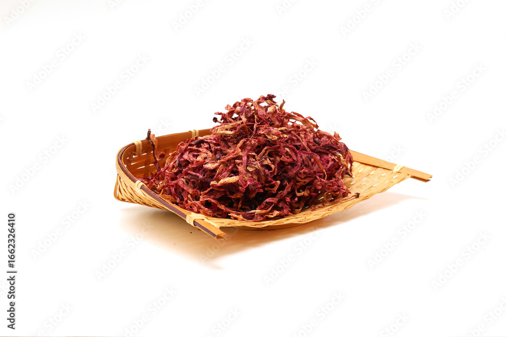 Fototapeta premium 笊にのせた赤芯大根の切り干し