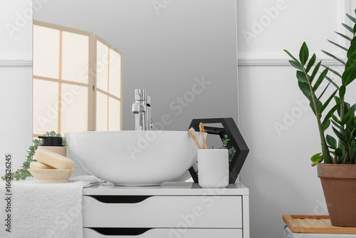 Sink bowl with mirror and b...