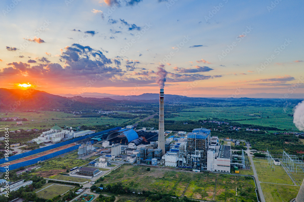 Obraz premium Thermal Power Plant at Sunrise
