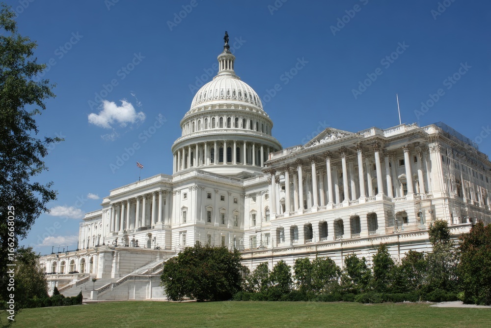 Obraz premium Capitol Building Exterior on a Sunny Day