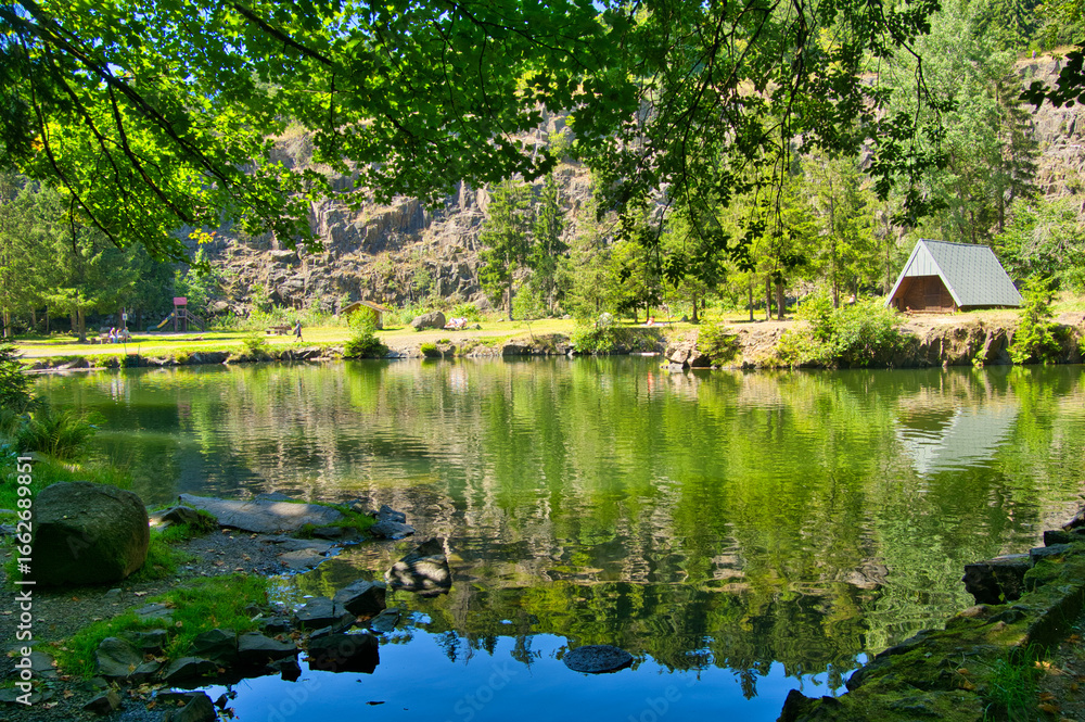 Fototapeta premium Bergsee Ebertswiese bei seligenthal in Thüringen