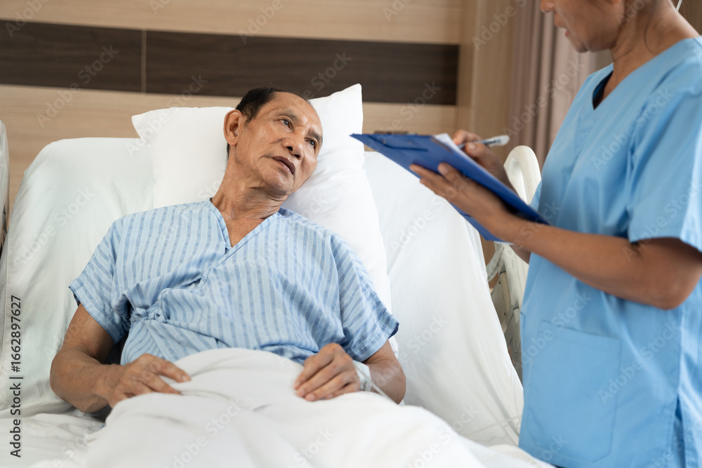 Obraz premium Old Patient with foreground nurse checking at the hospital 