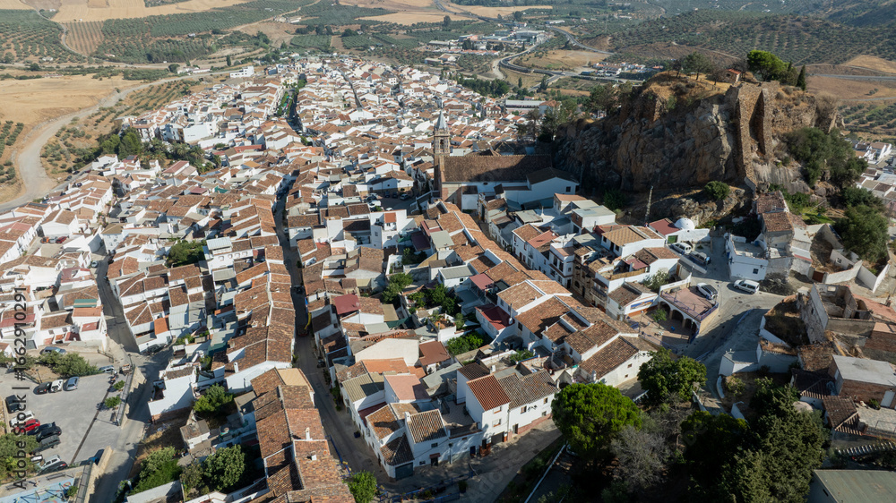 Fototapeta premium Vista aérea del municipio de Ardales en la provincia de Málaga, España