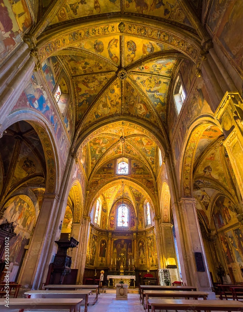 Fototapeta premium Grand Cathedral Interior (1)
