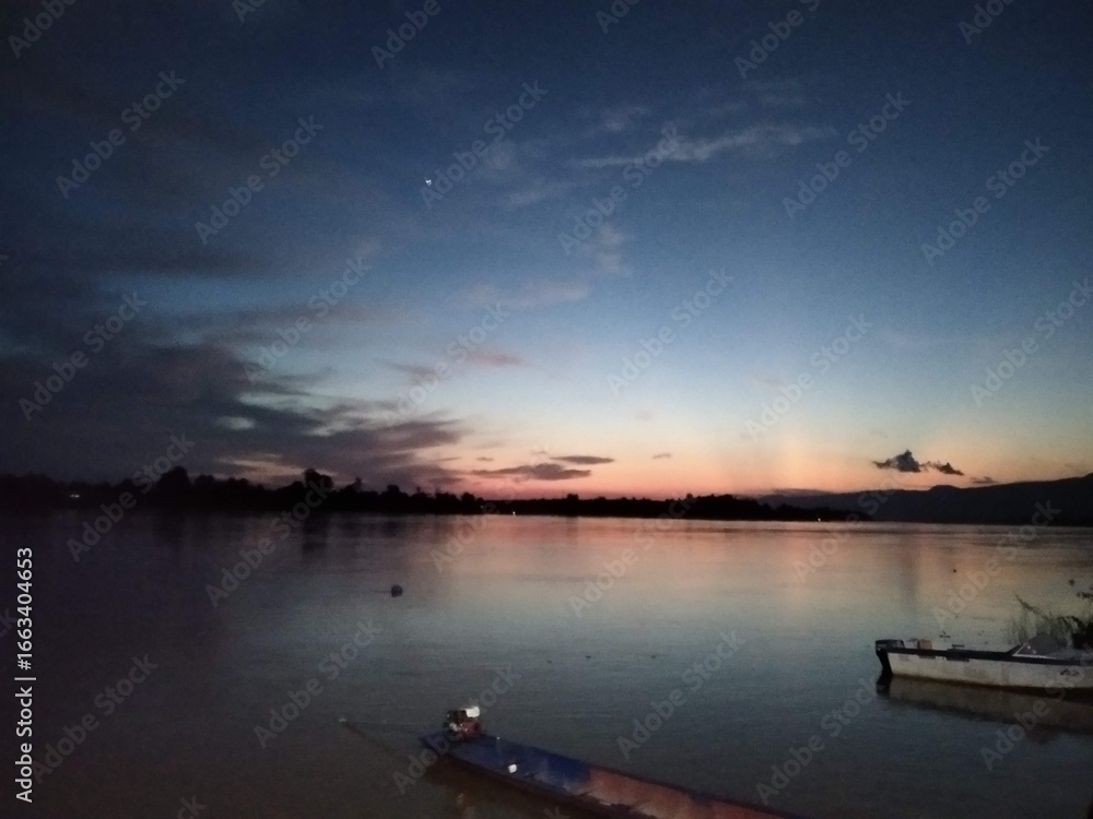 Naklejka premium sunset over the river