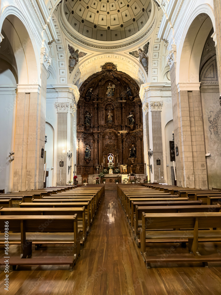 Fototapeta premium Interior of Virgen de la Calle Church in the city of Palencia with baroque altarpiece