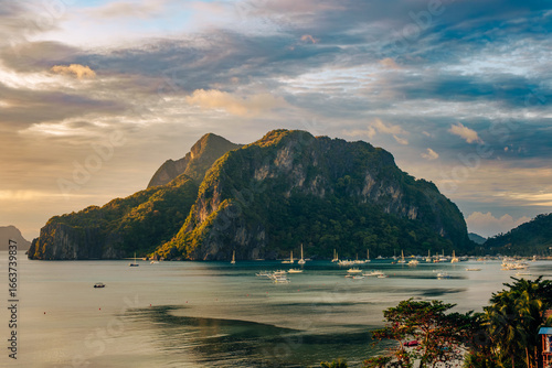 Taraw Cliff, El Nido, Palawan Island, Philippines