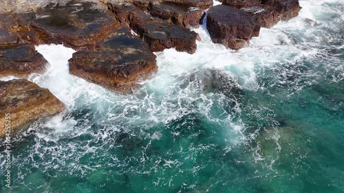 Wallpaper Mural 「海の波」空撮映像 Torontodigital.ca