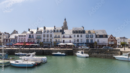 Le Croisic est une commune de l'ouest de la France, située dans le département de la Loire-Atlantique en région Pays de la Loire. Port au bord de l'océan atlantique