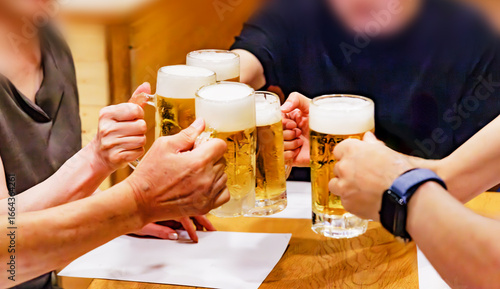 飲食店で飲む美味しそうなよく冷えたビール