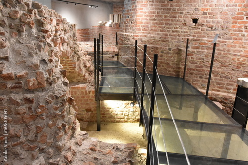 Wallpaper Mural Podziemia zamku książęcego na Ostrowie Tumskim we Wrocławiu, Muzeum historii, Dolny Śląsk, Polska, Europa Torontodigital.ca