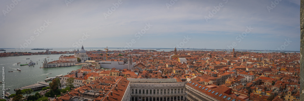 Fototapeta premium Wide panoramic view of Venice with lagoon and rooftops