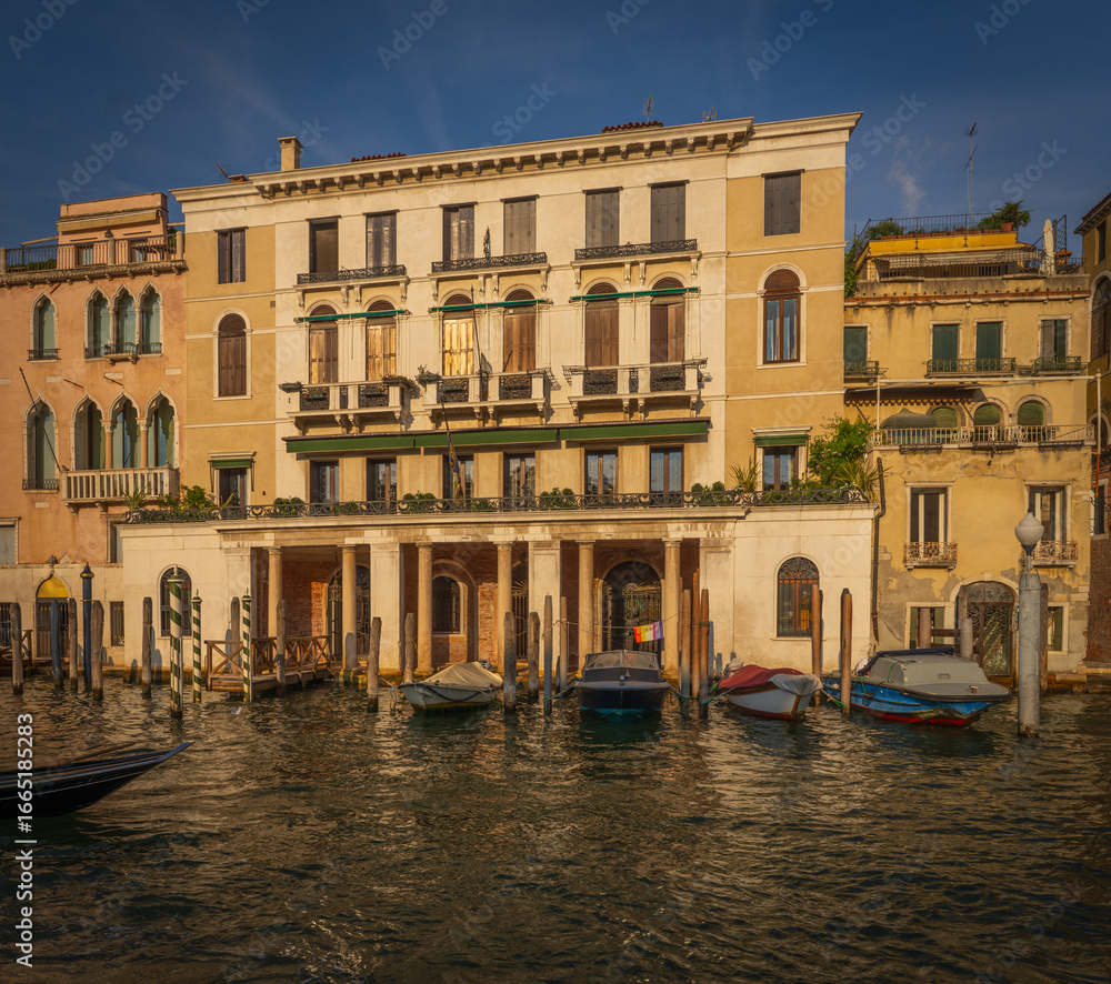 Naklejka premium Colorful Venetian waterfront buildings along the Grand Canal