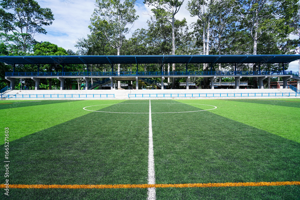 Obraz premium View of football border and center lines marking on the playing area. Empty soccer field with white lines.