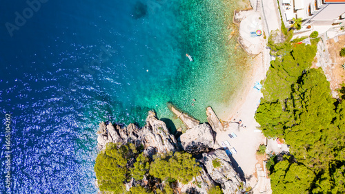 Fototapeta Naklejka Na Ścianę i Meble -  Scenic Aerial Shot of Brela Cove and Medvidina Cave on the Adriatic Coast