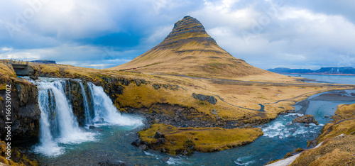 Góra Kirkjufell na Islandii 2025 © Krzysiek Cegiełka