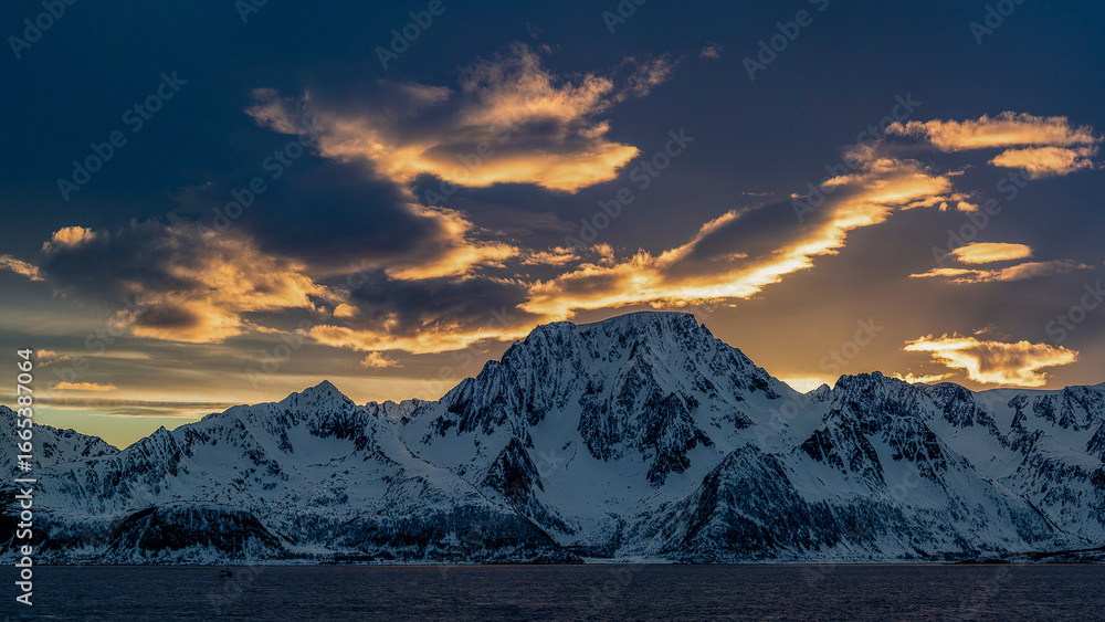 Fototapeta premium sunset in the mountains