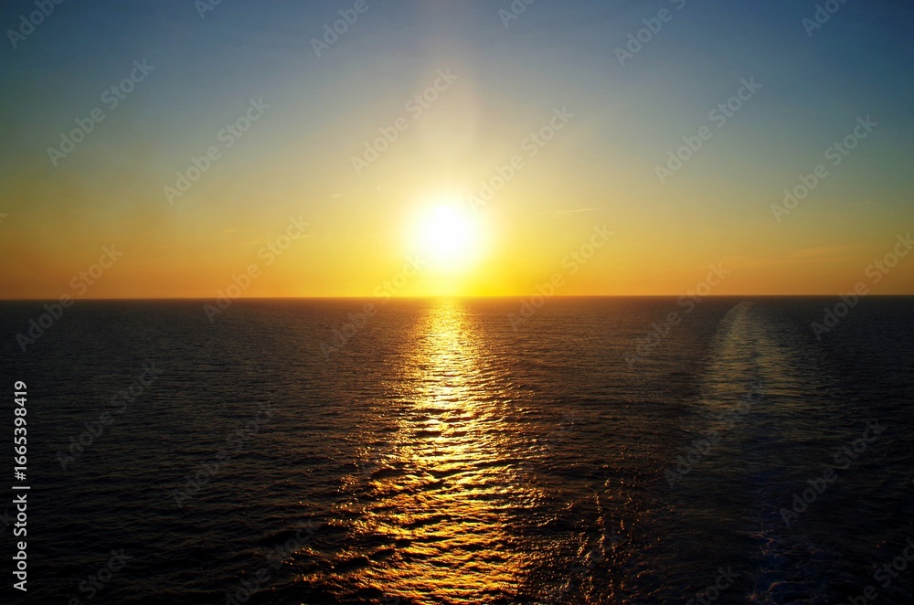 Fototapeta premium sunset in the sea