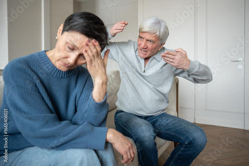 Schilderij op canvas Irritated senior man shout gesturing at distressed sad wife, showing emotional instability