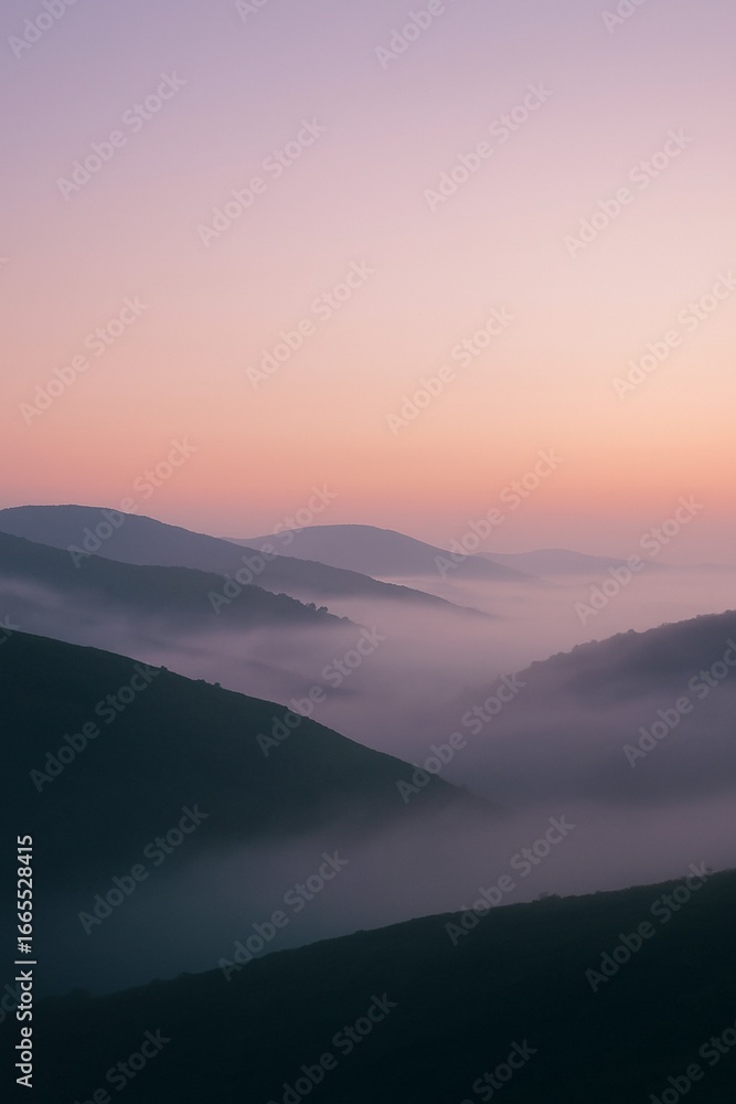 Fototapeta premium Rolling Fog Over Hills at Dawn