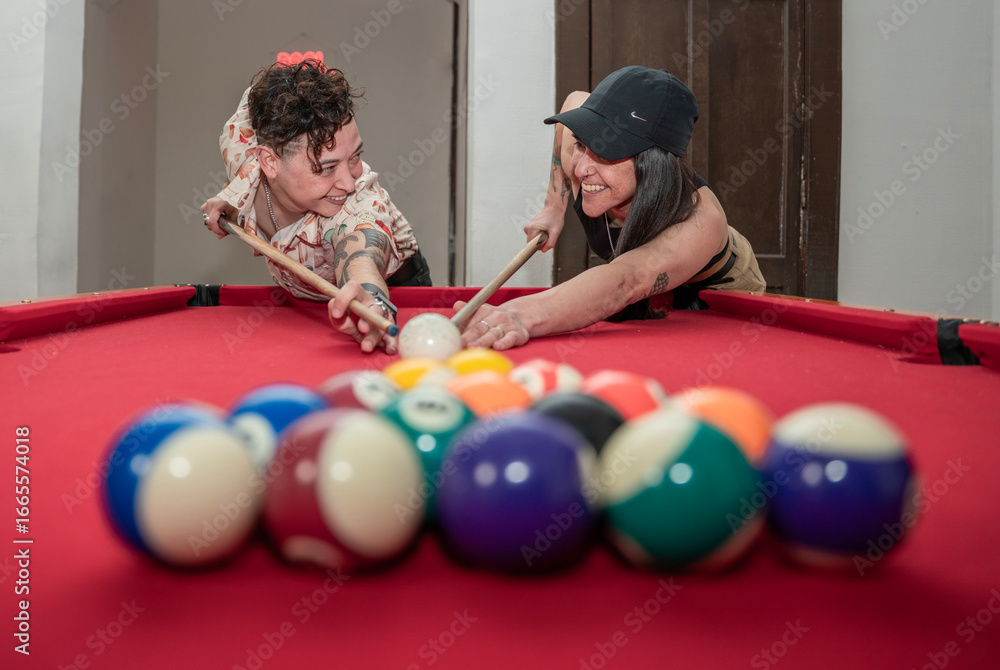 Fototapeta premium couple playing pool