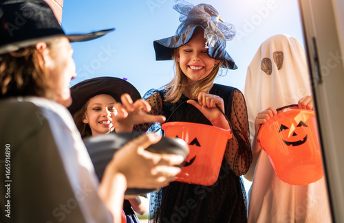 Quadro su tela people celebrating Halloween
