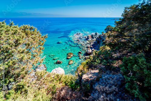 Cuadro en lienzo Landscape of the Cypriot coast with turquoise lagoon seen from above