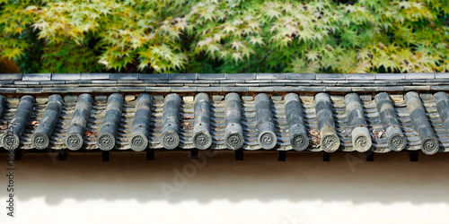 Obraz na plátně detail of tile and roof of traditional japanese shinto temple