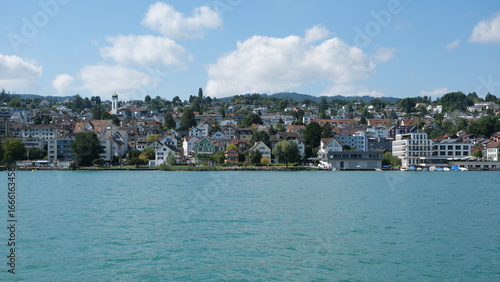 Wallpaper Mural Blick auf die Gemeinde Thalwil im Kanton Zürich, Ausblick auf den Zürichsee und schöne Ortschaften im Sommer in der Schweiz Torontodigital.ca