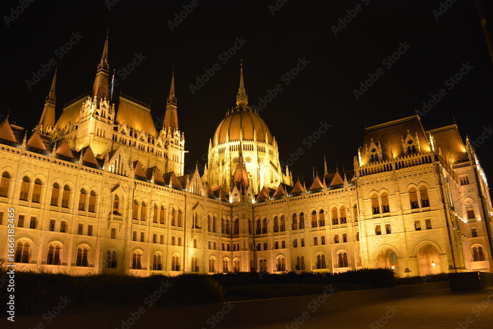 Fototapeta premium hungarian parliament building