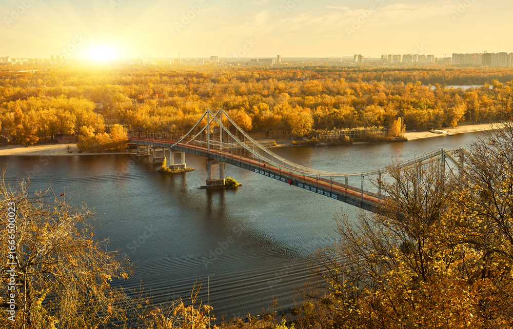 Obraz premium Panoramic View of Kyiv in Autumn