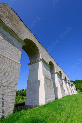 Monument romain en France (arches)