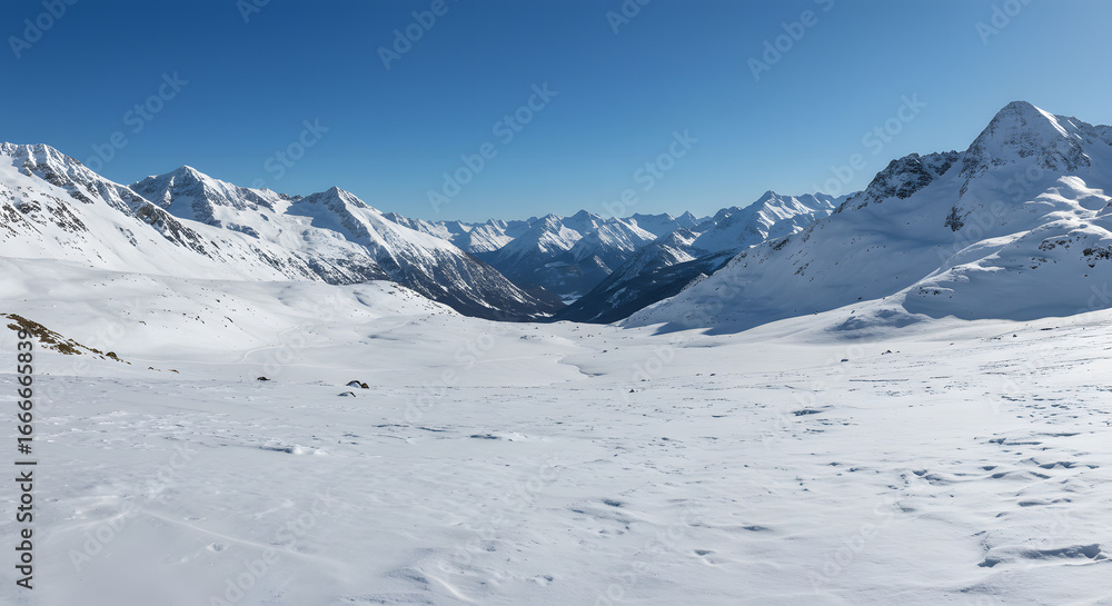Obraz premium Alpine snowy mountain peaks under bright blue sky