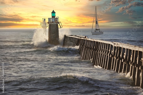 Le Port de Capbreton sous les hautes marées sous le coucher du soleil dans les Landes